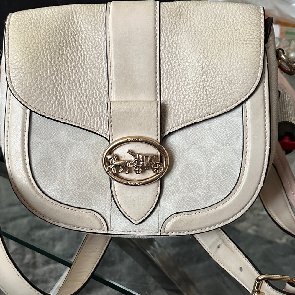 Elegant Crossbody Bag in Cream with Gold Detail